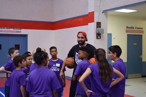 NBA YOUTH CLINIC WITH SACRAMENTO KINGS photograph 16